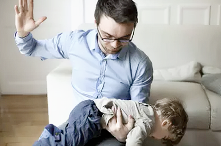 教育孩子，不要總以為“棍棒底下出孝子”