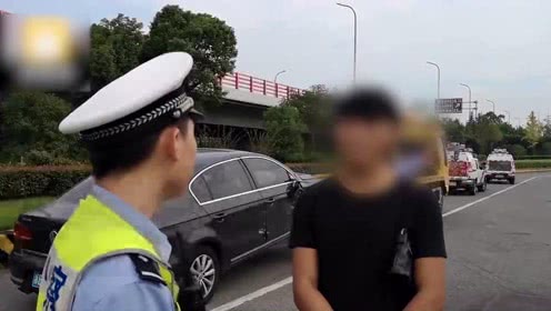 四歲兒子開(kāi)車兩歲女兒坐副駕，道路交通安全不容忽視