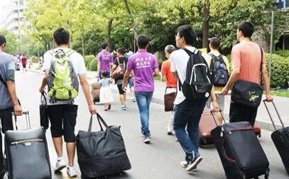 錄取通知書：一張離別票！從此父母只剩背影, 故鄉(xiāng)再無春秋