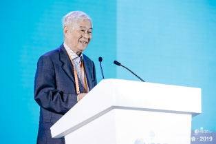 北師大教授顧明遠(yuǎn)：人工智能正引起教育革命，教師需提高意識(shí)