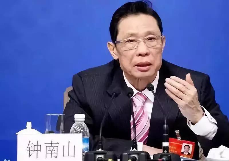 掛上超級(jí)專家號(hào)！9歲男孩飛機(jī)上突發(fā)過(guò)敏，遇到鐘南山