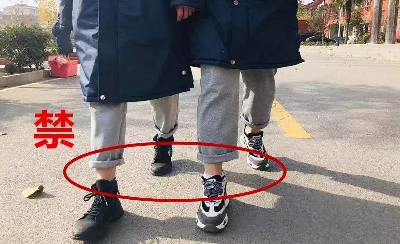 一學(xué)校嚴(yán)查“露腳踝”現(xiàn)象！這個危害健康的壞習(xí)慣，快讓孩子遠(yuǎn)離！
