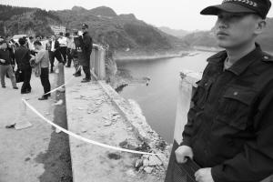 關(guān)于貴州安順公交車墜湖事件，記者了解到這些最新情況！