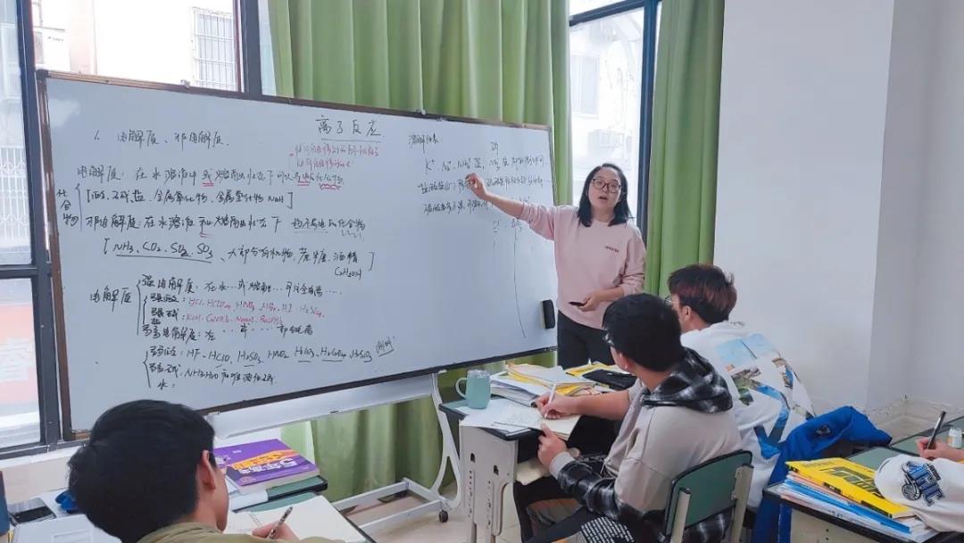 如何解教育的“化學(xué)方程式”？川越老師來支招
