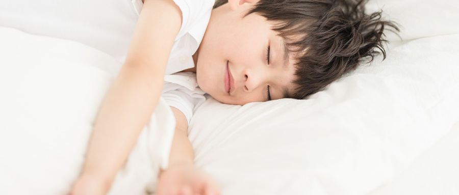 孩子睡眠不足和睡眠充足，差距居然這么大！父母務必要上心